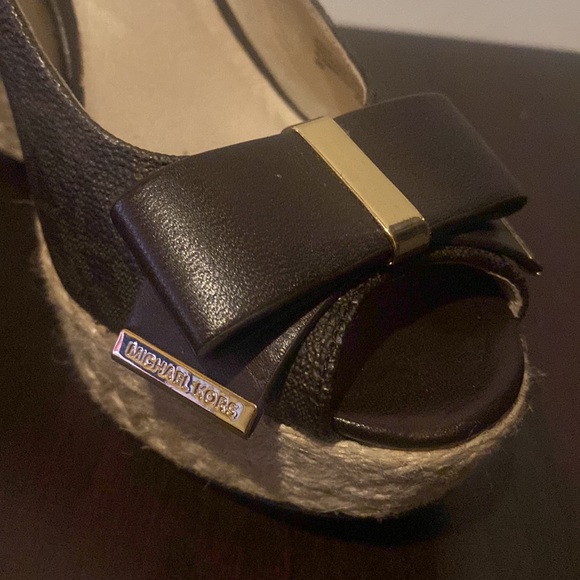 Michael KORS MEG  MK Signature PVC Peep Toe Wedges - Picture 3 of 11